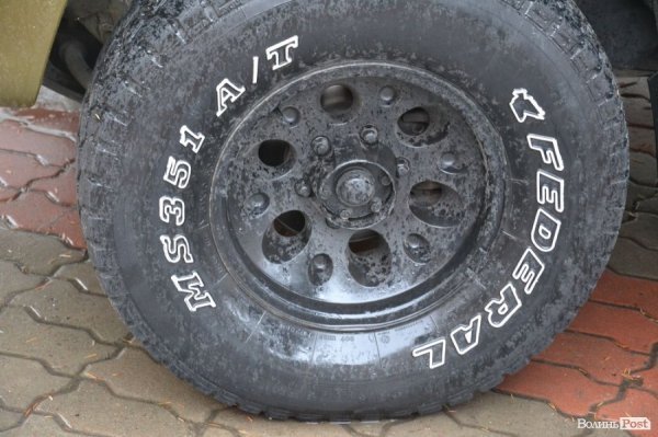 Ігор Єремеєв та Степан Івахів передали бійцям позашляховик. ФОТО. ВІДЕО