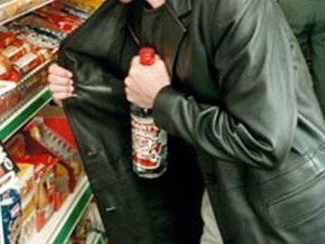 На Волині чоловік із магазину викрав спиртне