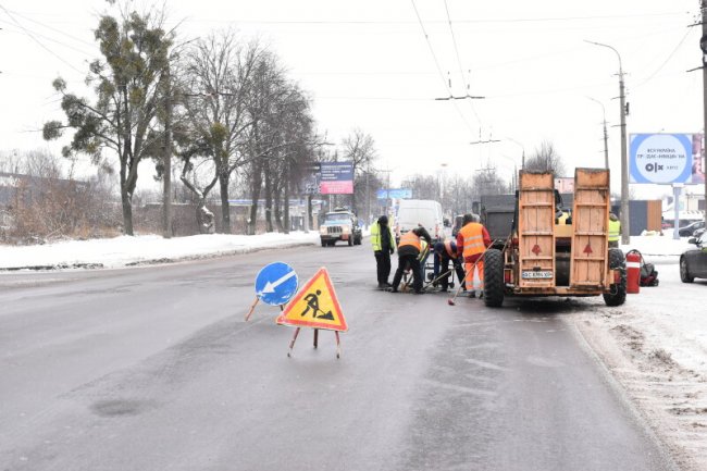 Розповіли, чому вулиці Луцька асфальтують під час морозів