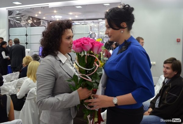 Головного лікаря усі вітають квітами та теплими словами