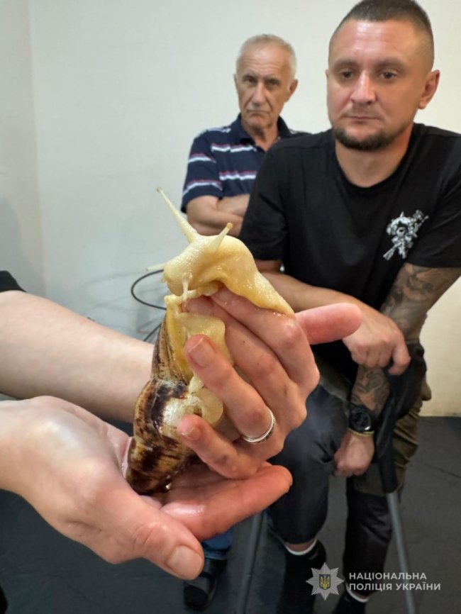 Поранені правоохоронці на Волині відвідали равликову екоферму. ФОТО