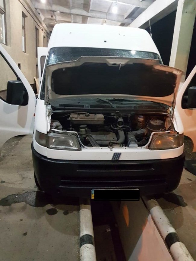 Ковельчанин хотів вивезти з України 15 ящиків контрабандних сигарет