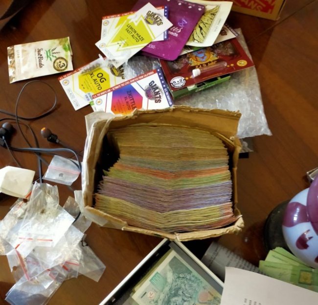 Лучанин у власній квартирі влаштував наркобізнес. ФОТО