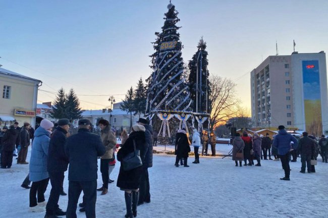У центрі Луцька відкрили «Ялинку незламності». ФОТО. ВІДЕО