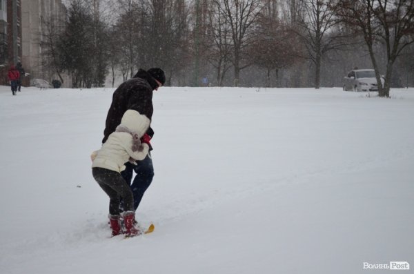 Як Луцьк замело снігом. ФОТО