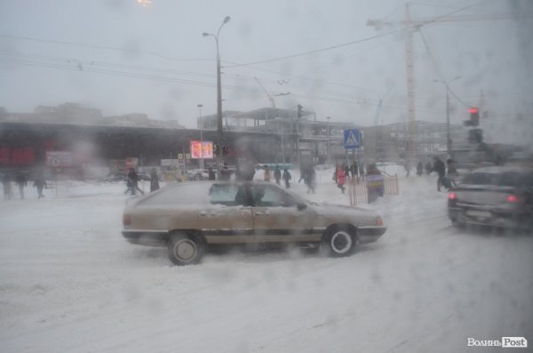 Як Луцьк замело снігом. ФОТО