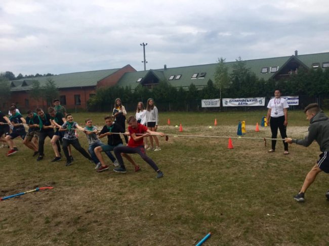 «Олімпійські» змагання та майстер-класи з плавання: як у волинських таборах відпочиває дітвора. ФОТО
