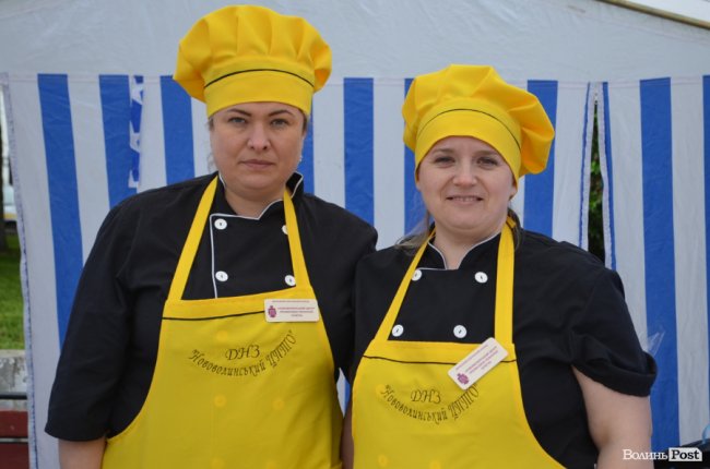 Від мініатюрних тістечок до величезних гойдалок: у центрі Луцька – свято професійної освіти. ФОТО