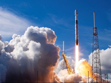 Компанія Ілона Маска вивела на орбіту понад 50 супутників Starlink. ВІДЕО