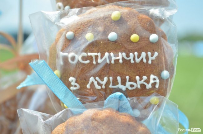 Від і до: які і за скільки сувеніри везуть з «Бандерштату». ФОТО