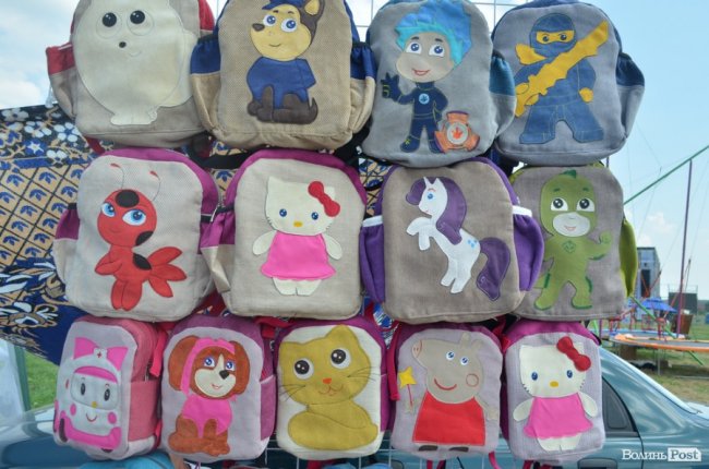 Від і до: які і за скільки сувеніри везуть з «Бандерштату». ФОТО