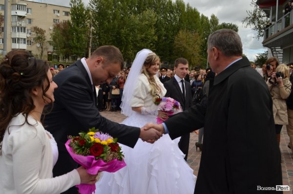 У Луцьку поряд з «Сіті-парком» відкрили Міст закоханих. ФОТО