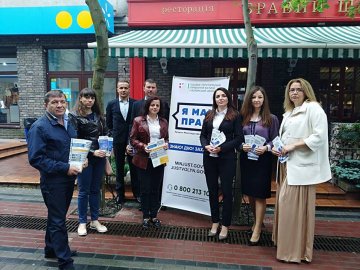 Нотаріус консультував лучан за безкоштовною кавою