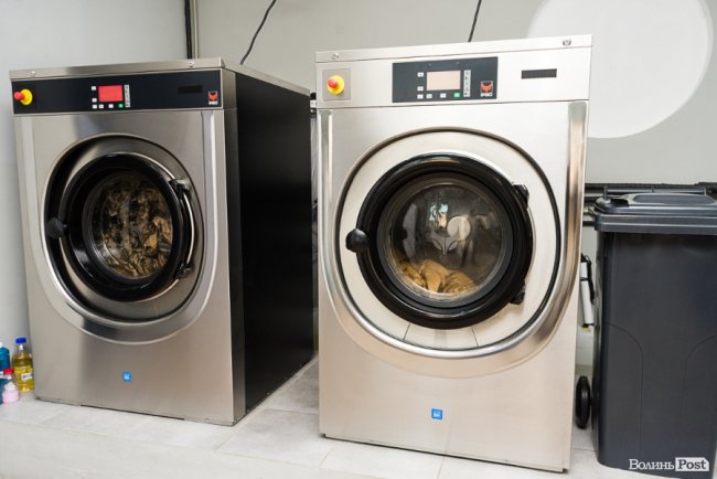 Чому брудну куртку, пальто чи пуховик варто віддати до екопральні і як це зробити у Луцьку*