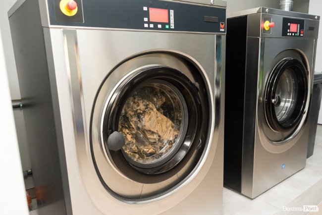 Чому брудну куртку, пальто чи пуховик варто віддати до екопральні і як це зробити у Луцьку*