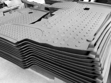 Як вибрати килимки в кабіну, щоб потім не жалкувати*