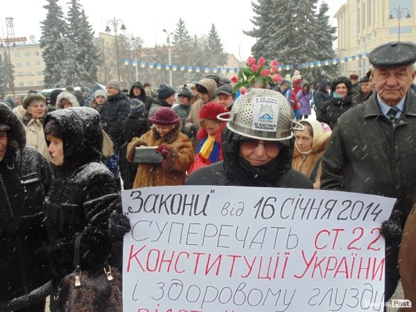Віче на луцькому Євромайдані. ФОТО