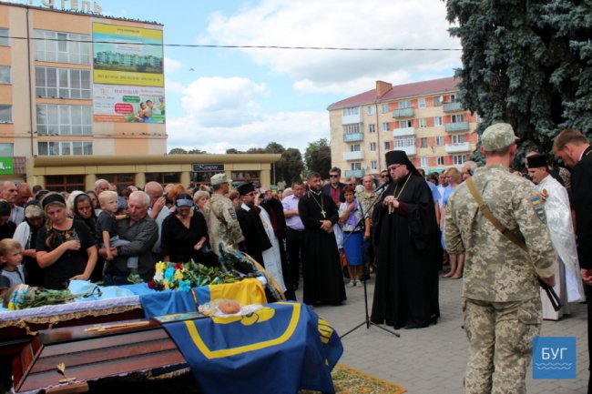 Загиблого на Сході волинянина провели в останню путь. ФОТО