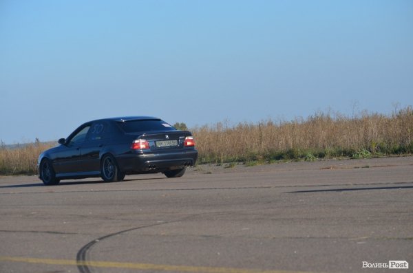 Під Луцьком відбувся чемпіонат з дрег-рейсингу. ФОТО