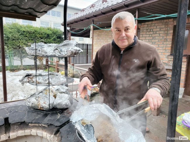 Невтомні: як подвір'я лучан Наталки та Володимира Грушок стало волонтерським центром