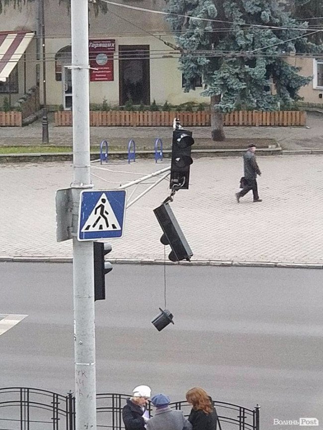 У центрі Луцька не працює світлофор. ФОТО. ДОПОВНЕНО