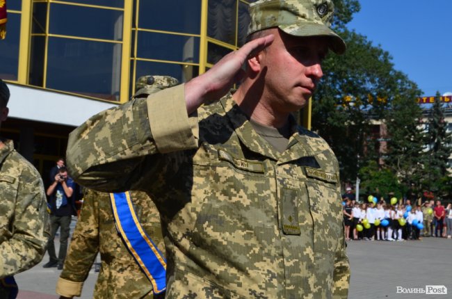 «Вітаємо вдома»:  Луцьк зустрів військових авіаторів. ФОТО