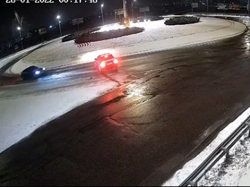 У Луцьку камери зафіксували BMW, водій якого неадекватно поводився на дорозі і міг наробити лиха. ВІДЕО