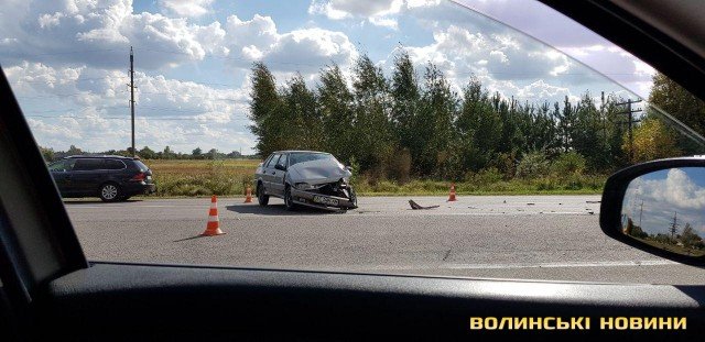 Аварія на Волині: мікроавтобус злетів у кювет. ФОТО