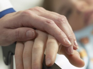 На Харківщині помер 12-річний хлопчик, якого мама лікувала від ангіни вдома