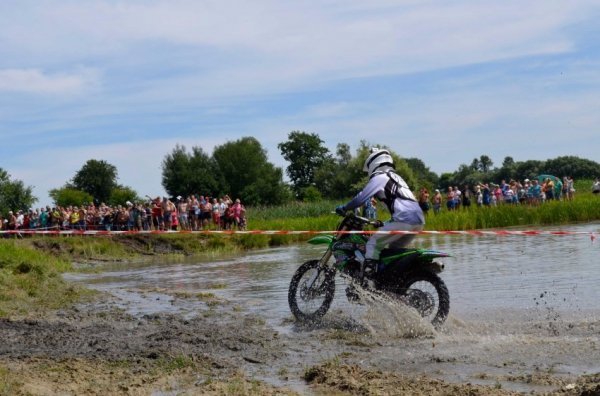 Волиняни в Хрінниках змагалися на позашляховиках. ФОТО