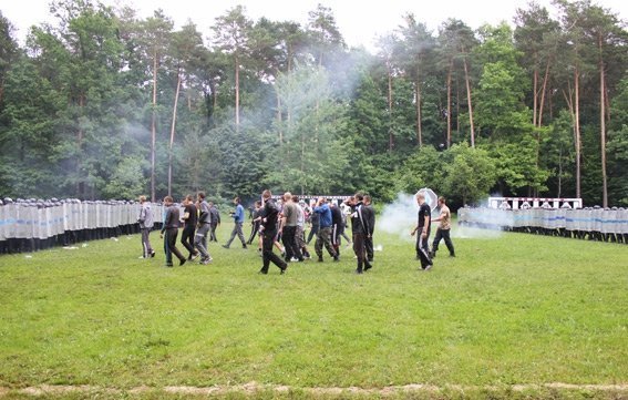 На Волині міліція тренувалася втихомирювати футбольних фанів. ФОТО