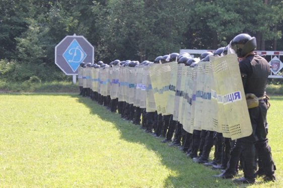 На Волині міліція тренувалася втихомирювати футбольних фанів. ФОТО