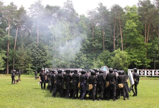 На Волині міліція тренувалася втихомирювати футбольних фанів. ФОТО