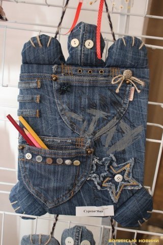 Заради благодійності у Луцьку продають рукотворні валентинки