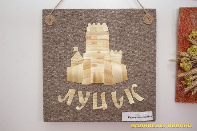 Заради благодійності у Луцьку продають рукотворні валентинки