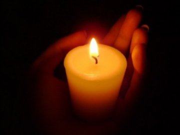  Лучан просять запалити свічку скорботи