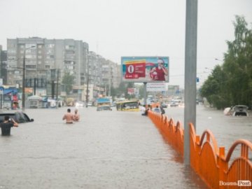 Розповіли, як лучанам вберегти свої автівки від «річок» на дорогах