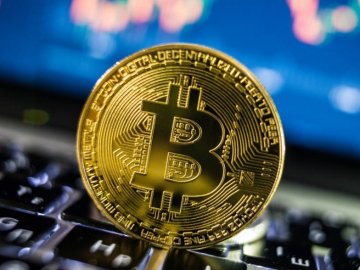 Біткоїн впав у ціні до найнижчого за останні місяці рівня