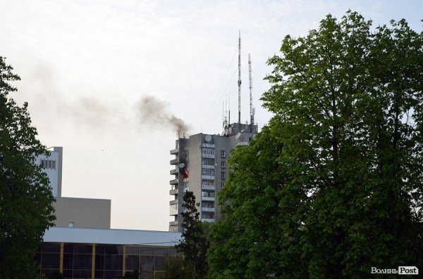 Як горіла 16-поверхівка в центрі Луцька. ФОТО. ВІДЕО
