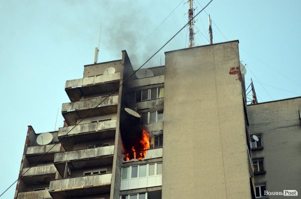 Як горіла 16-поверхівка в центрі Луцька. ФОТО. ВІДЕО
