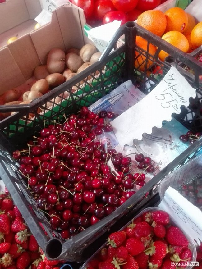 Від і до: скільки коштує перша черешня на луцькому ринку. ФОТО