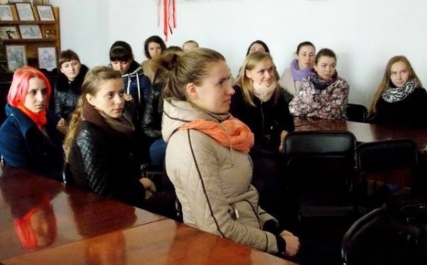 Кримські татари чаювали із студентами в Луцькій бібліотеці. ФОТО