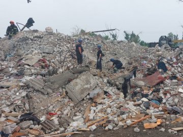 Ракетний удар по багатоповерхівці на Донеччині: кількість жертв трагедії збільшилася до 20. ОНОВЛЕНО