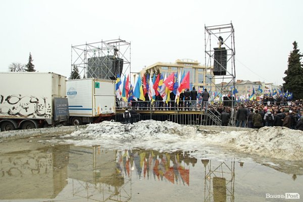 У центрі Луцька - мітинг опозиції. ФОТО. ОНОВЛЕНО