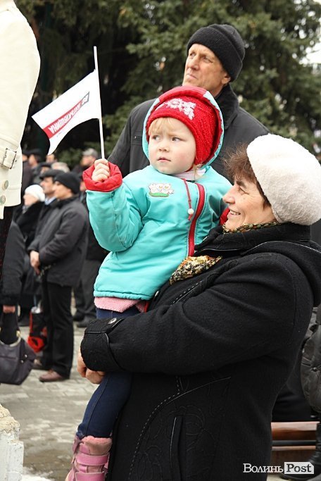 У центрі Луцька - мітинг опозиції. ФОТО. ОНОВЛЕНО