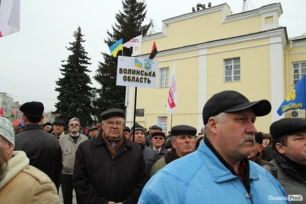 У центрі Луцька - мітинг опозиції. ФОТО. ОНОВЛЕНО