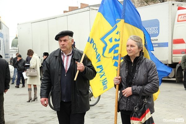 У центрі Луцька - мітинг опозиції. ФОТО. ОНОВЛЕНО