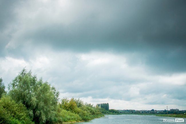 За мить до зливи: світлини дощового неба над Луцьком. ФОТО