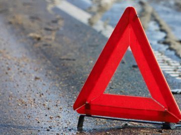 Під Луцьком авто «врізалося» в дерево