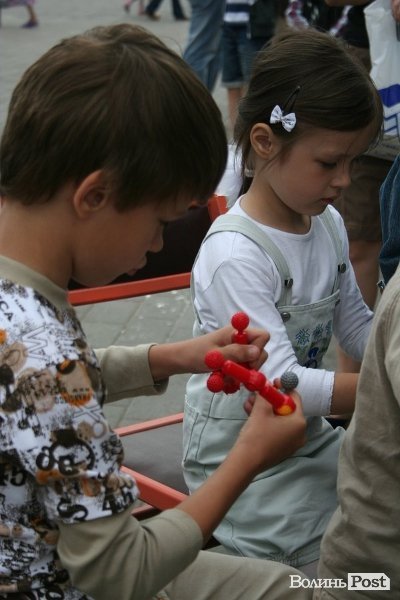 У Луцьку збирали дитячі мрії та вчили грати рок